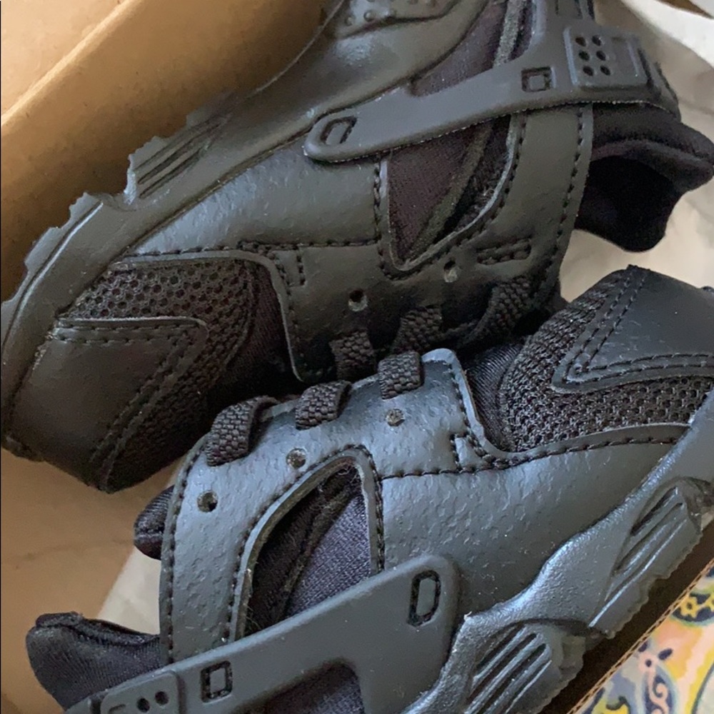 Kids sneakers 4C